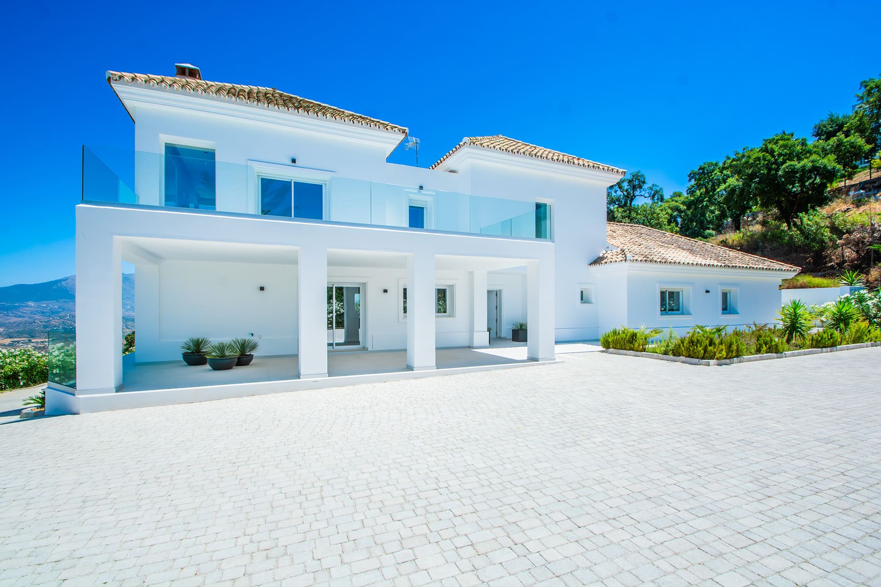 Renovated villa with views