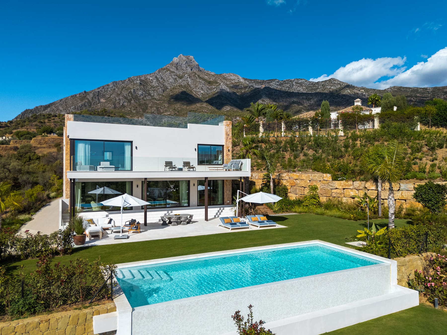 New Contemporary Luxury Villa