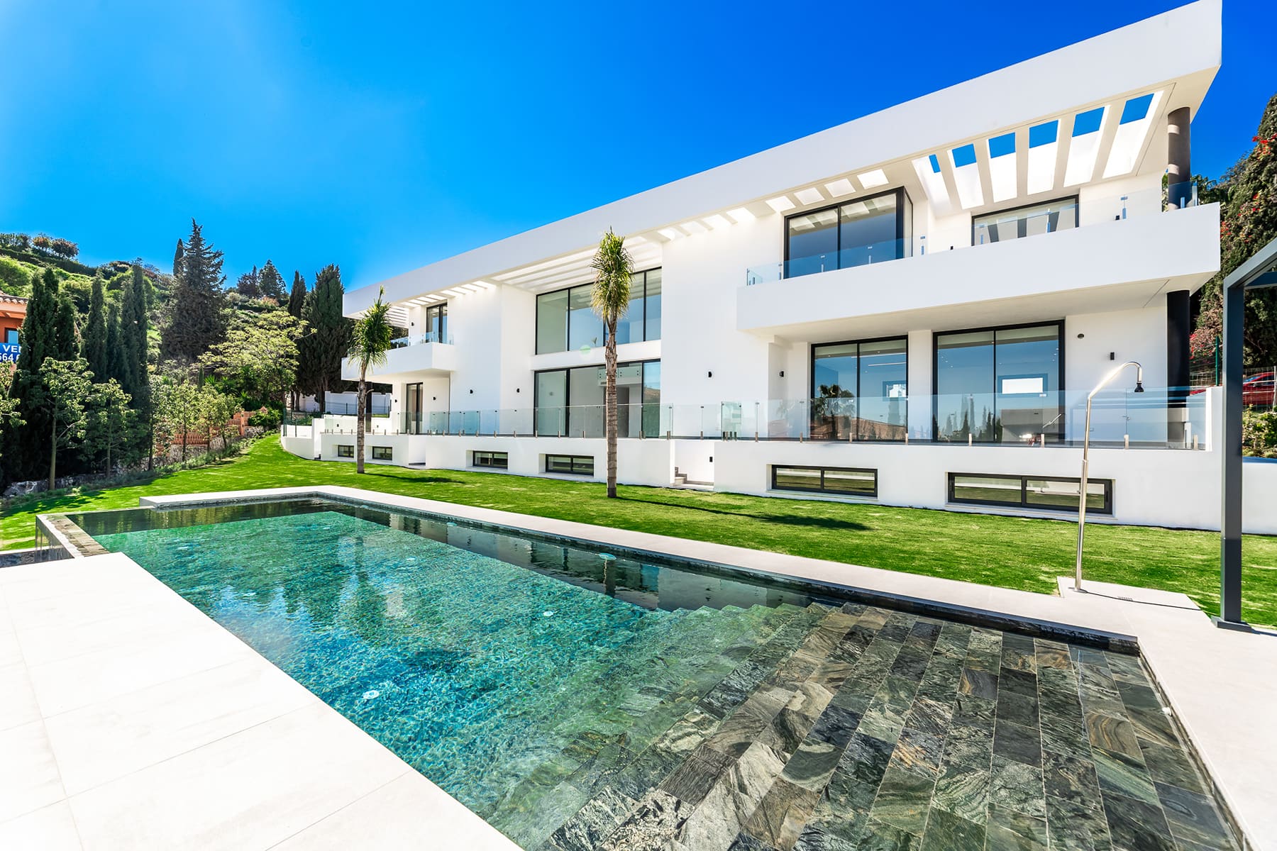 Brand-New Contemporary Villa