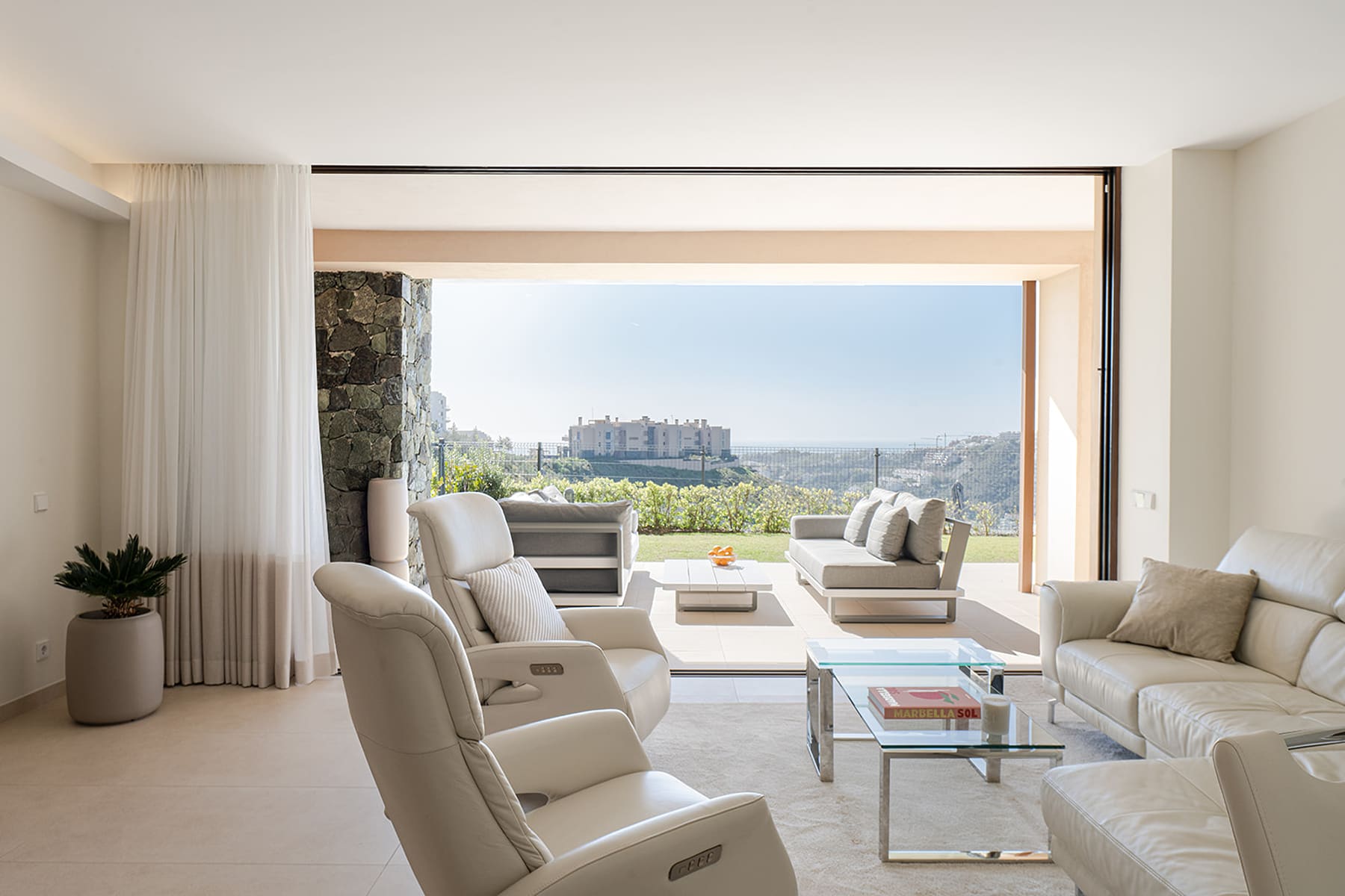 Apartment with sea views